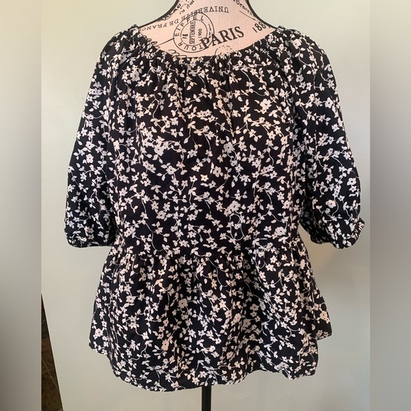 Old Navy Women’s Large Short Sleeve Black and White Flowered Cotton Peplum Top - Picture 1 of 6